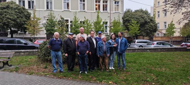 Obsługa i praca na radiostacji w amatorskich pasmach krótkofalowych i ultrakrótkofalowych.