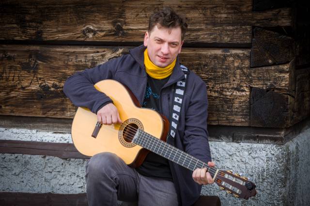 W amfiteatrze podwórka_Lato 2026 - koncert Marka Andrzejewskiego